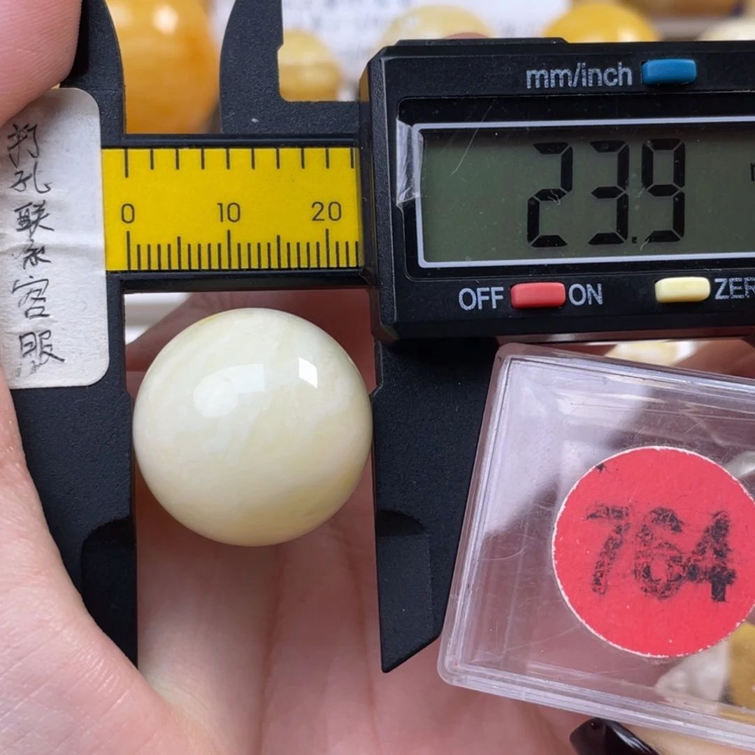 蜜蜡未镶嵌珠宝奇石