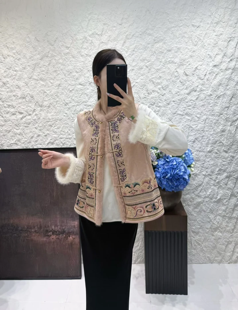 【粉雾缠枝】新中式刺绣马甲时尚复古拼水貂毛