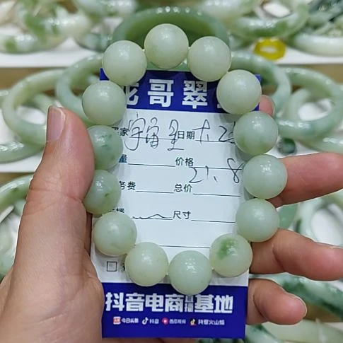 宇***埃透闪石-蛇纹石玉未镶嵌手串