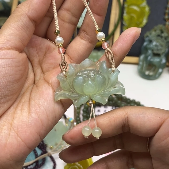 蛇纹石玉合金吊坠