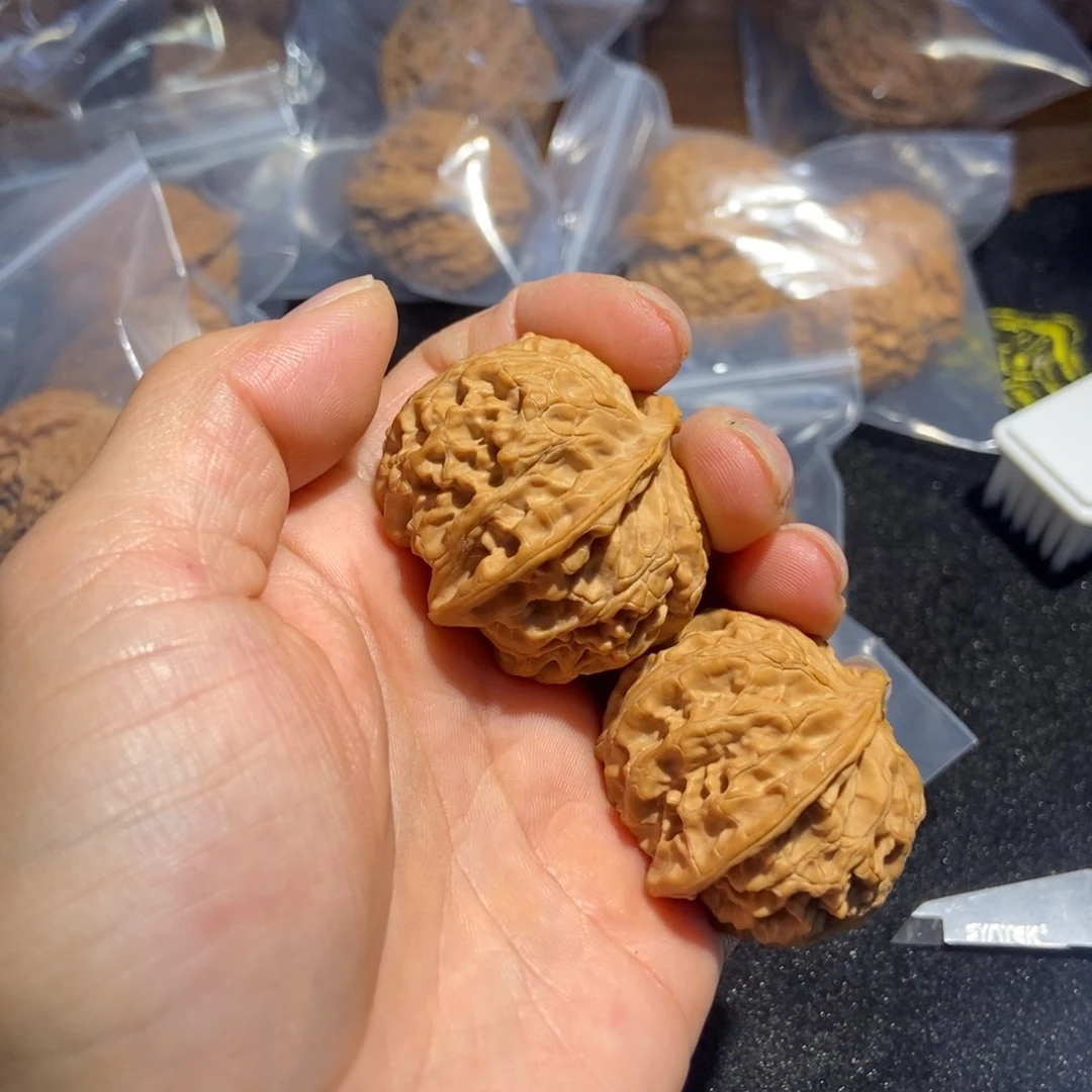 文玩核桃吊坠苹果园狮子头68