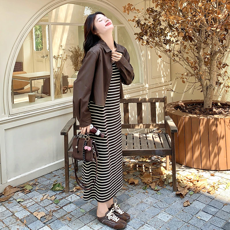 气质春秋宽松巨好看的早秋一整套2025新款感穿搭皮条纹裙子套装女