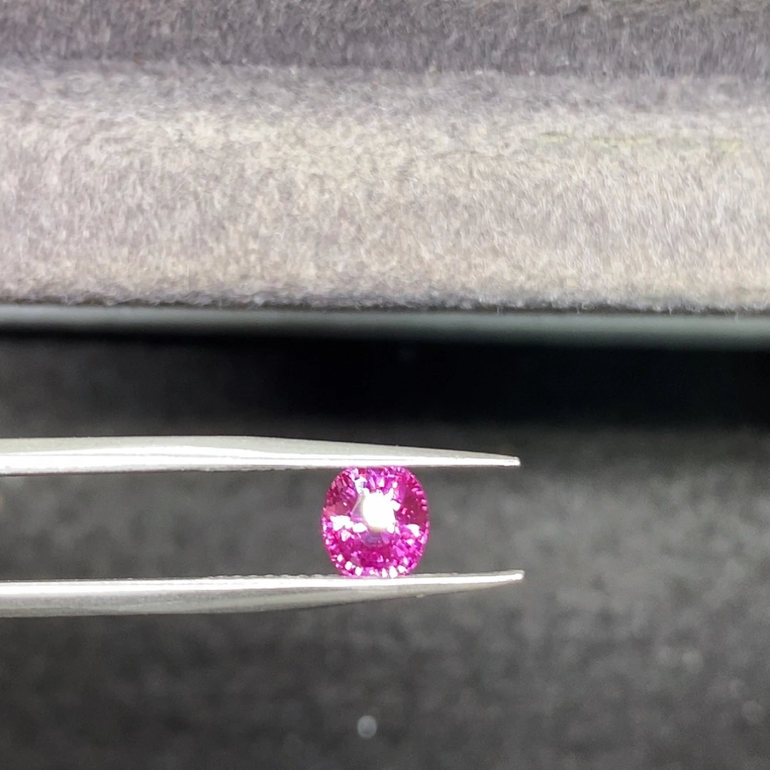 蓝宝石裸石1.37克拉天然无烧玻璃体璀璨火彩粉紫蓝宝石