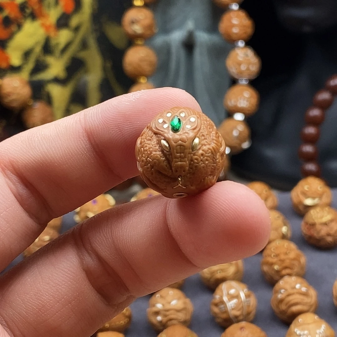 吊坠猴头核桃蛇女