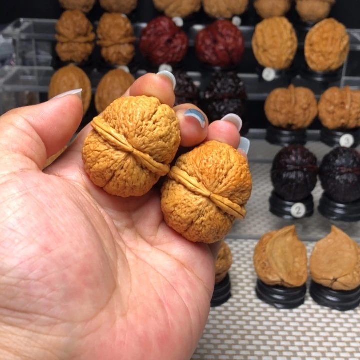 橄榄核吊坠26脑纹元宝