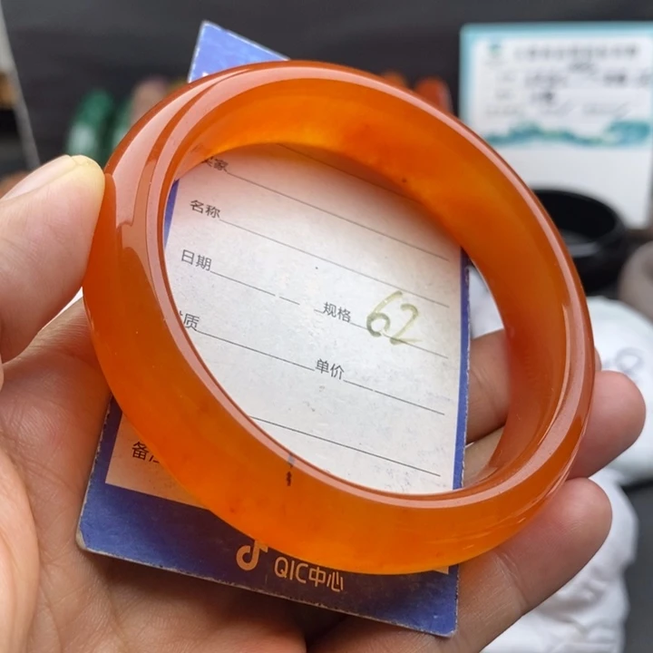 未镶嵌手镯石英质玉