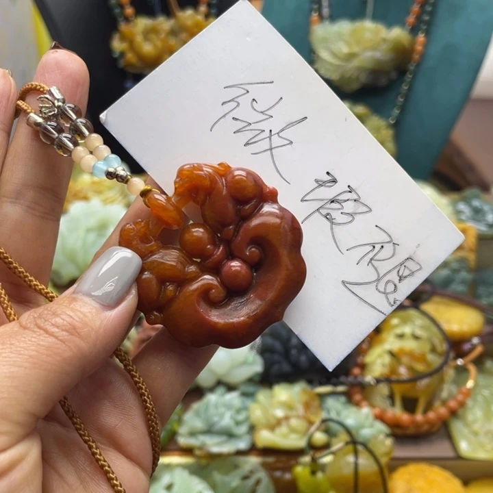 蛇纹石玉未镶嵌颈饰