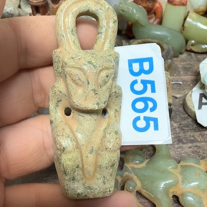 蛇纹石玉颈饰未镶嵌