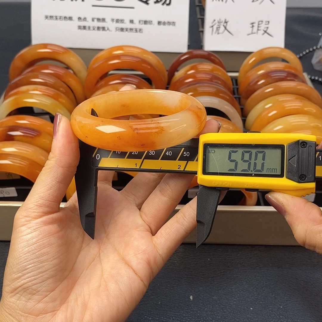 未镶嵌石英质玉（黄龙玉）手镯120号茄子山金沙老油红如血黄龙