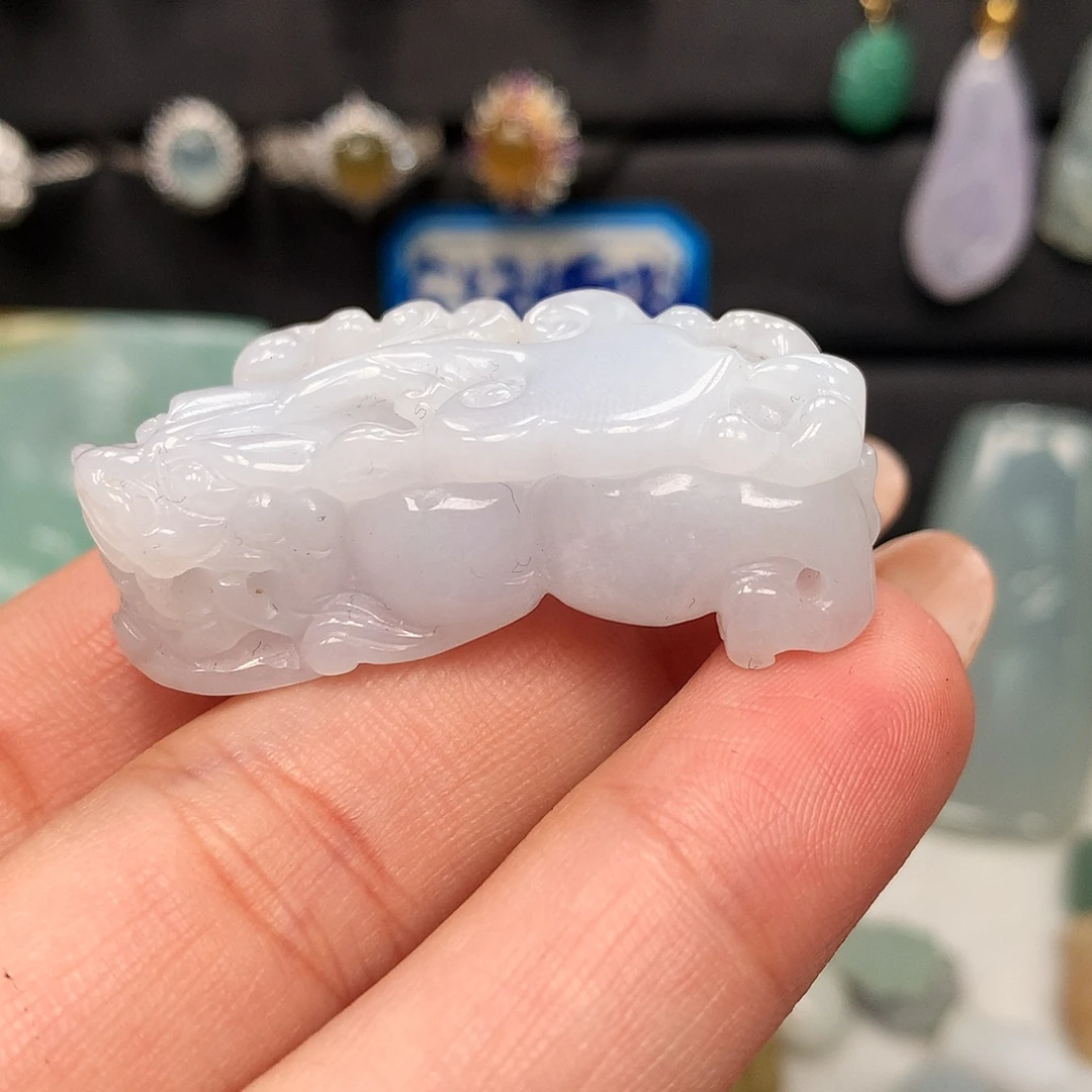 翡翠未镶嵌颈饰貔貅