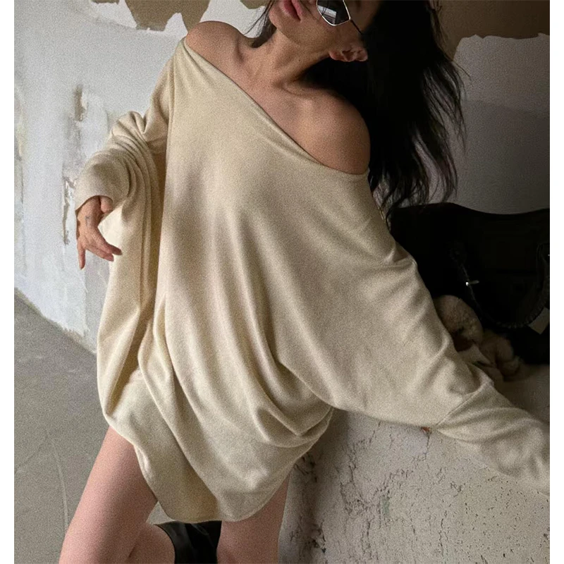 露肩白色上衣纯欲性感辣妹一字女装秋季慵懒风宽松蝙蝠长袖针织衫