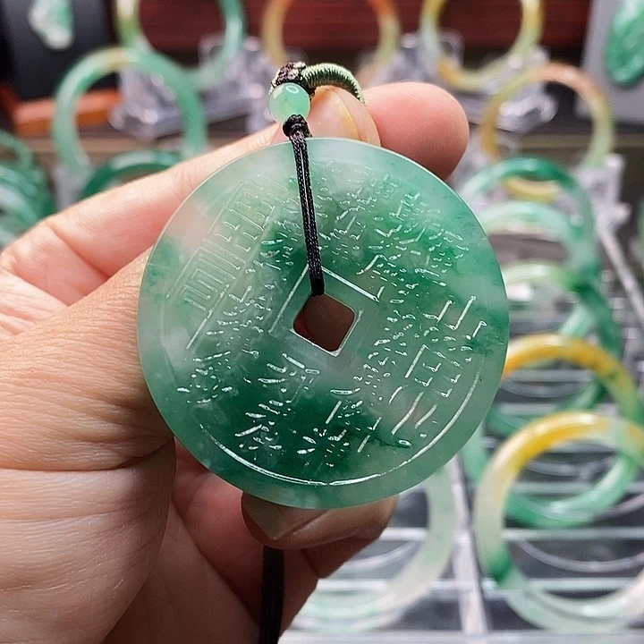 石英质玉颈饰未镶嵌?*心