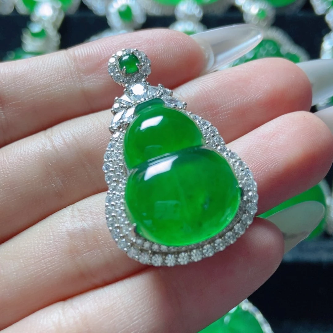 翡翠未镶嵌颈饰