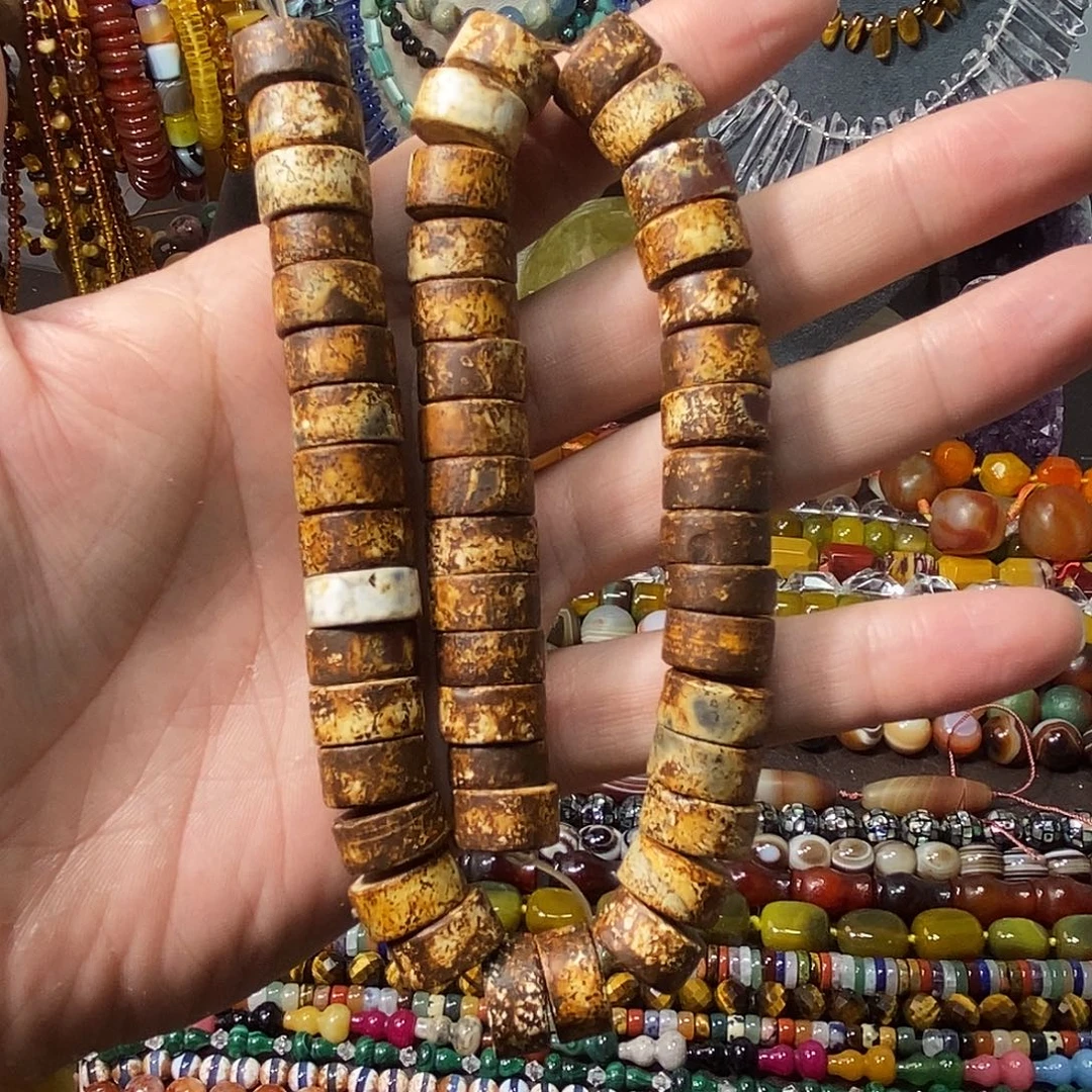 石英质玉未镶嵌，树皮玛瑙剁珠7×14mm，