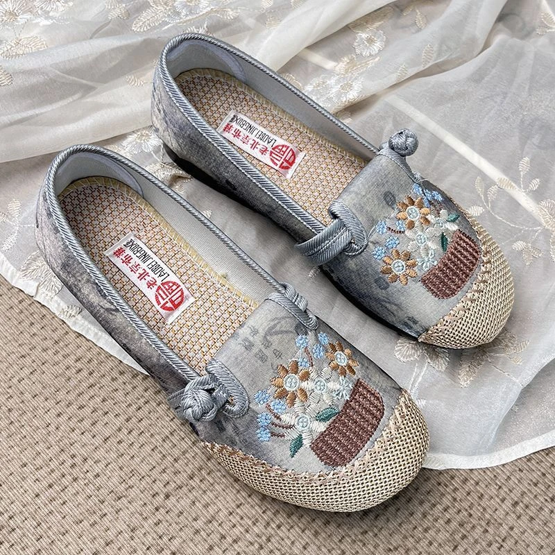 民族风老北京布鞋女新中式透气绣花鞋软底防滑国风汉服妈妈鞋单鞋
