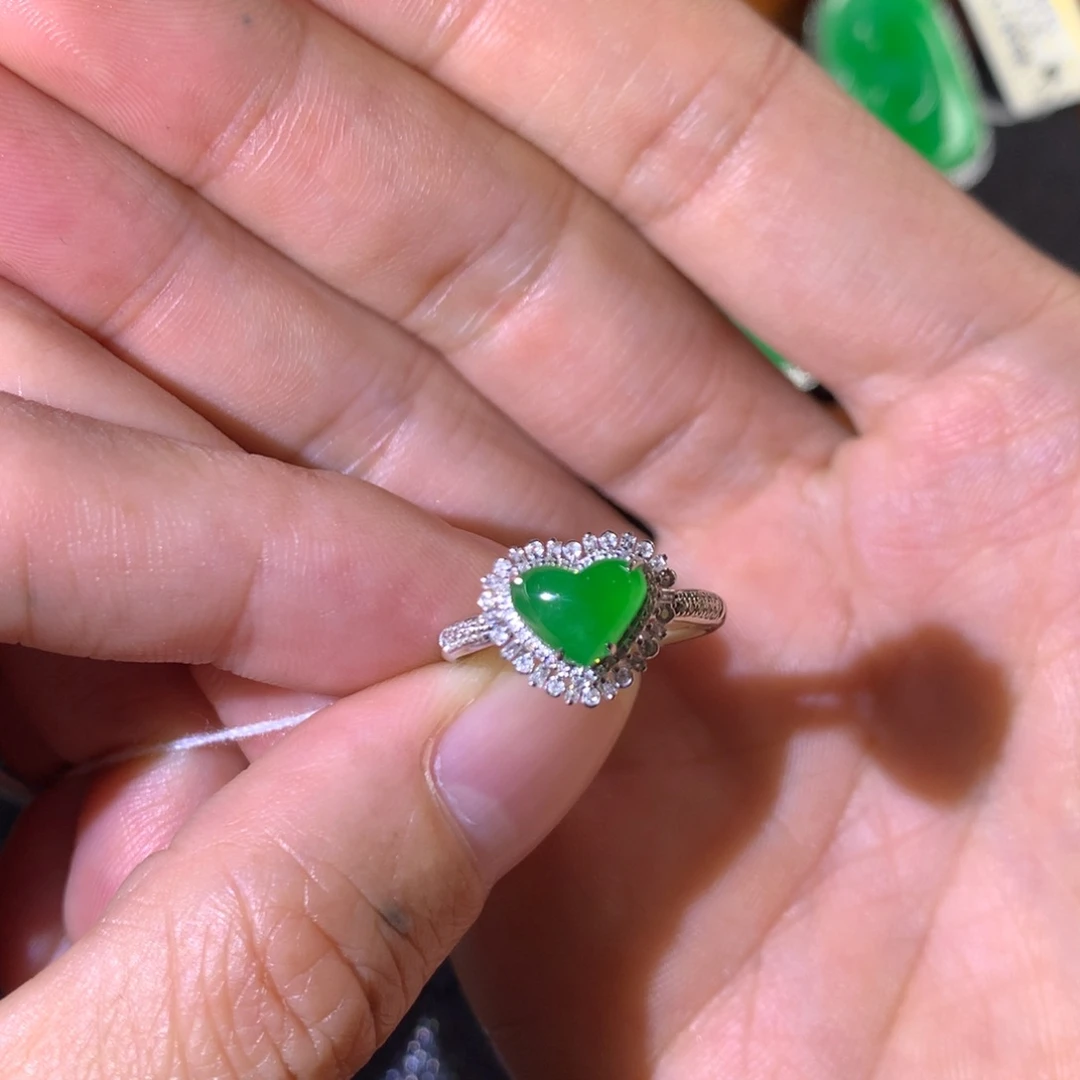 翡翠18K金镶嵌戒指翡翠