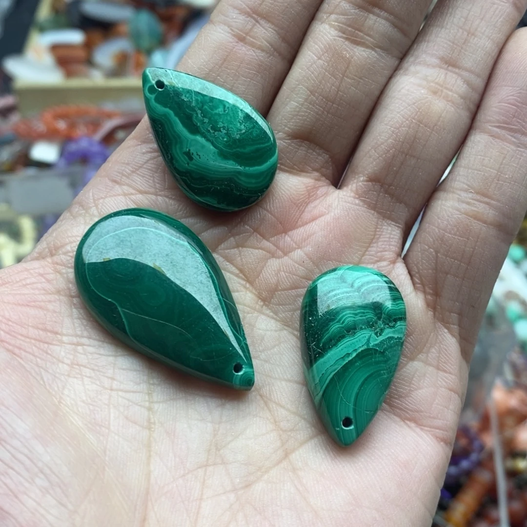 玛瑙/玉髓未镶嵌珠宝半成品一个天然微瑕孔雀石水滴吊坠