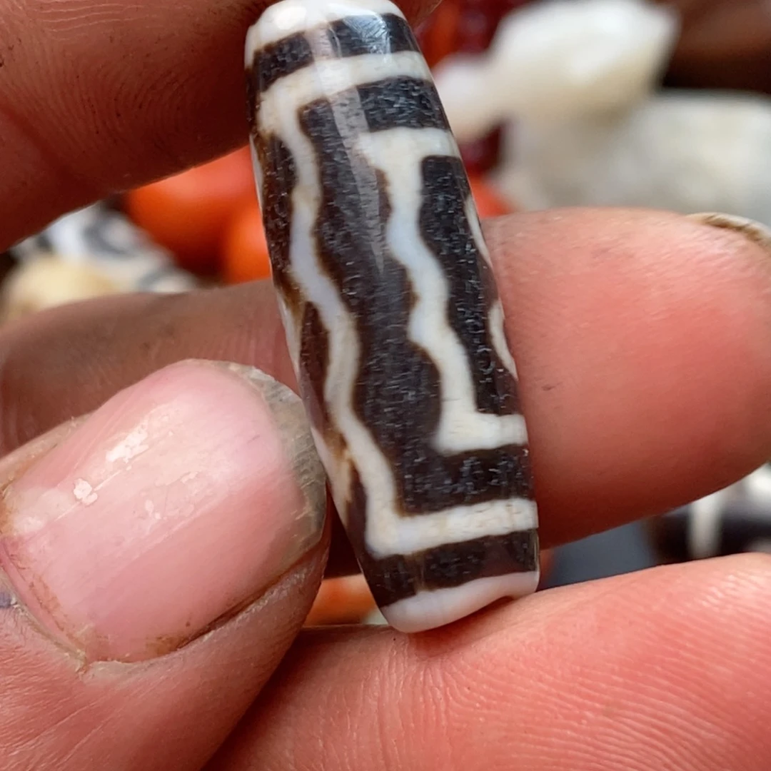 DIY琉璃珠子的颜色是蓝色的