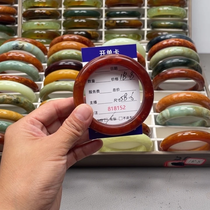 知***人蛇纹石玉未镶嵌手镯