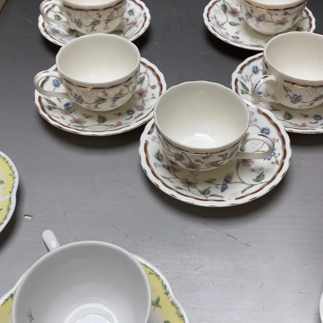 瓷片鱼*密密麻麻地排列着一个大