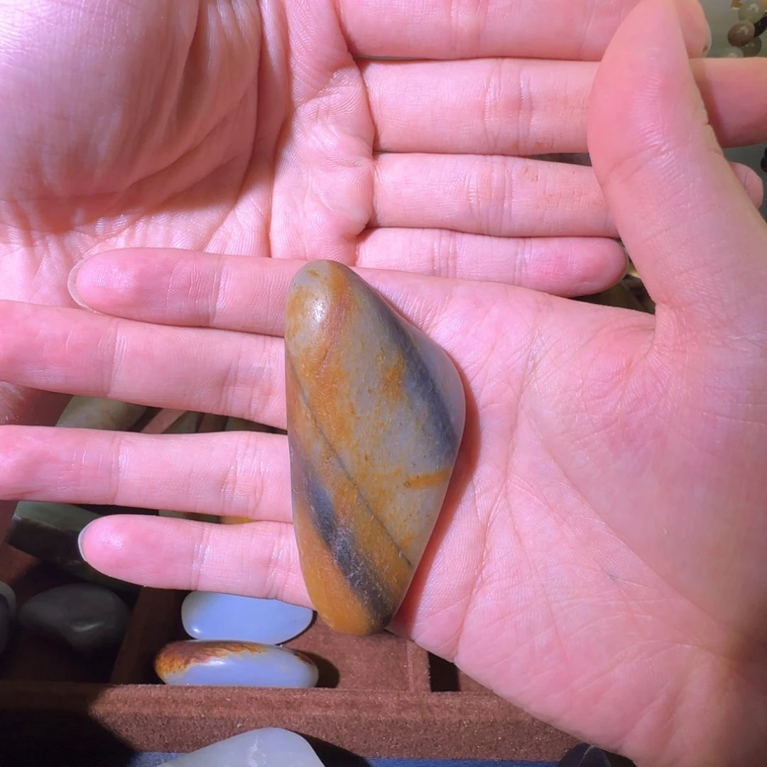 懂****和田玉未镶嵌把件