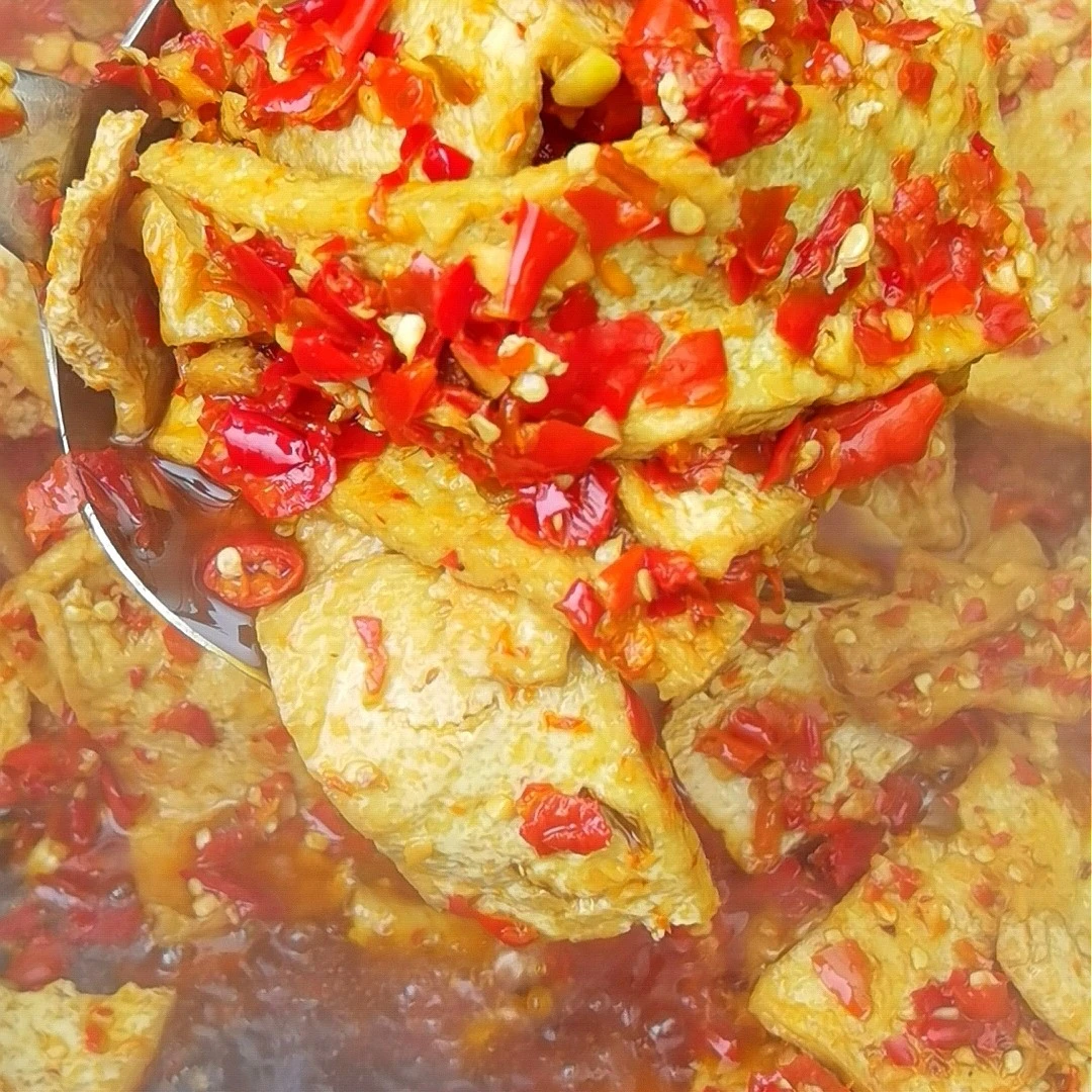 山魈人马油炸虎皮豆腐传统风味嫩滑可口多种烹饪方式的客家美食