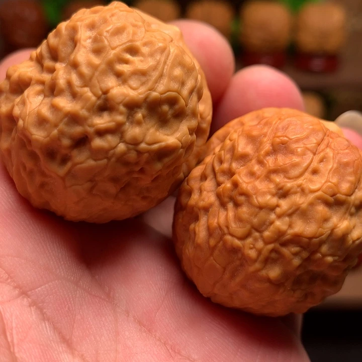 文玩核桃吊坠二龙戏珠42