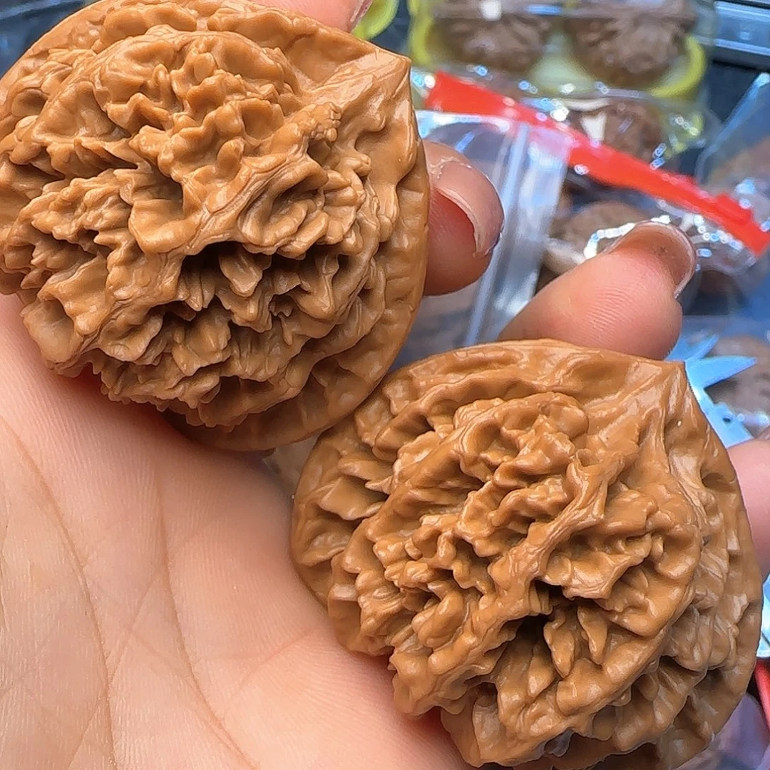 大***白吊坠文玩核桃状元冠