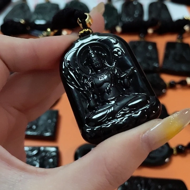 翡翠颈饰未镶嵌猩***者