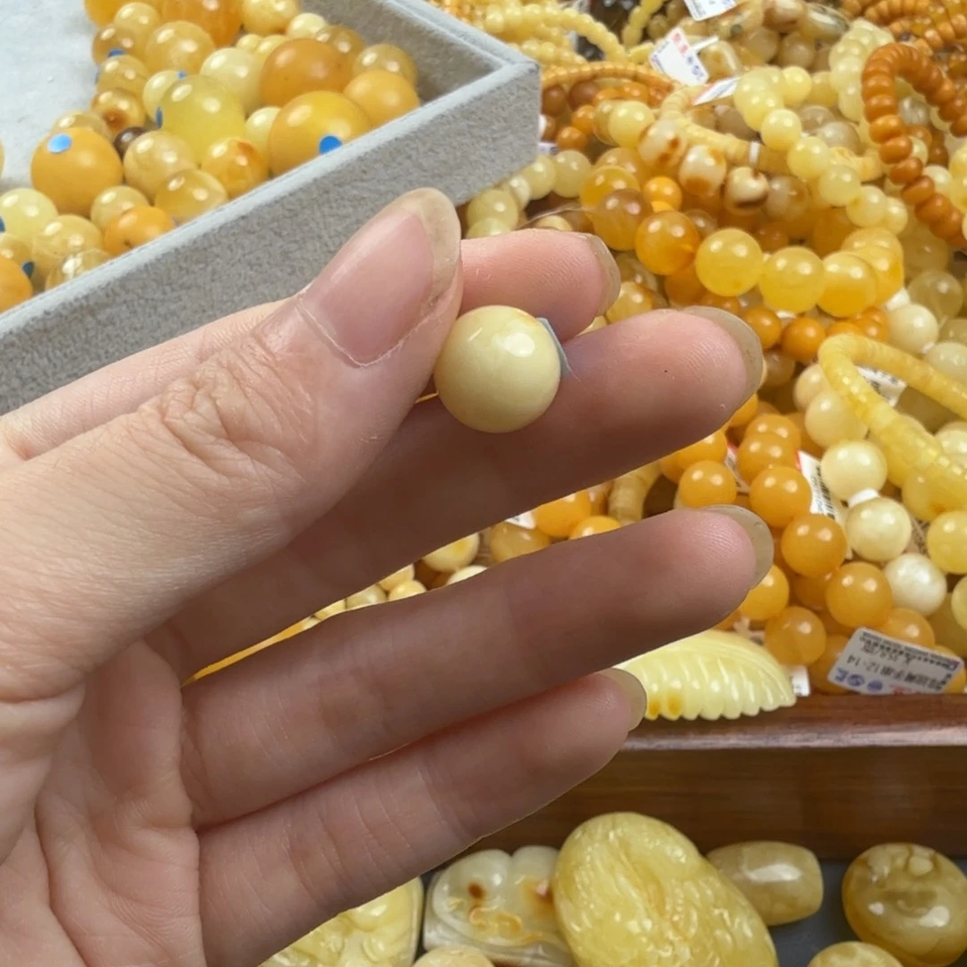 未镶嵌琥珀珠宝奇石