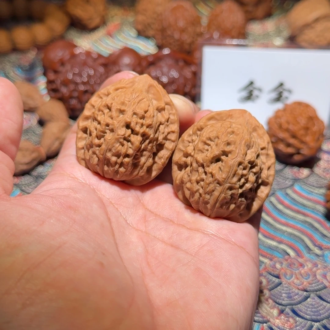 把件核桃055原生树玉观音，尺寸38