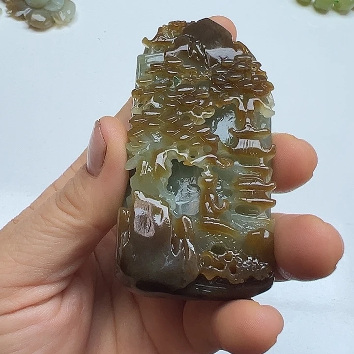 颈饰未镶嵌和田玉人****。