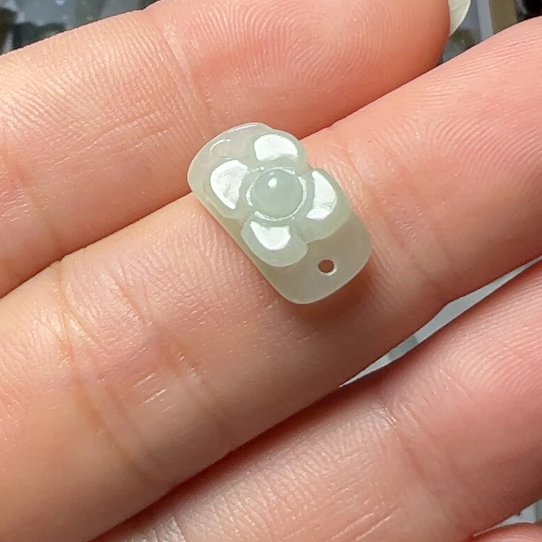 石***意翡翠未镶嵌颈饰两头孔花花半戒一个38.88