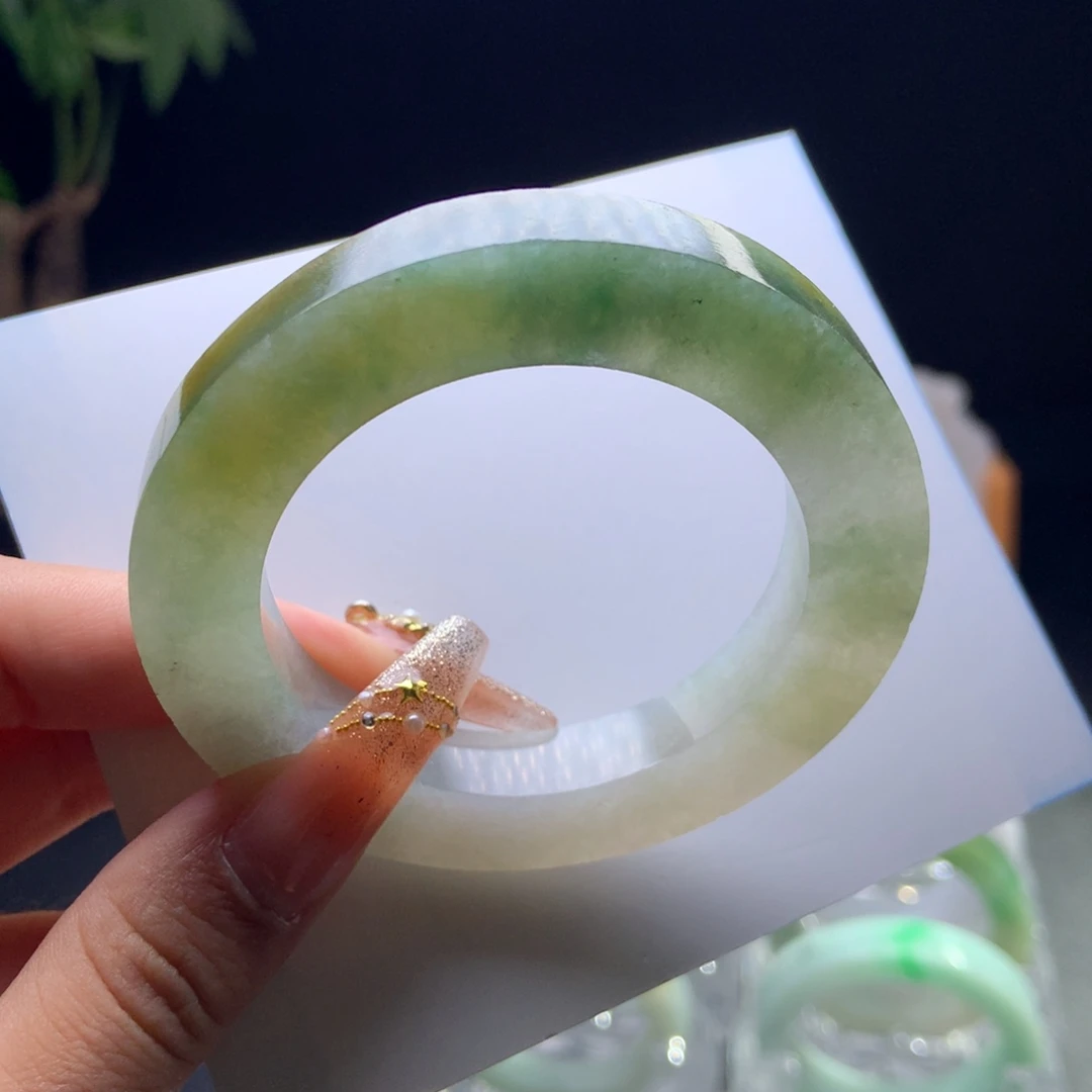 定制翡翠未镶嵌手镯