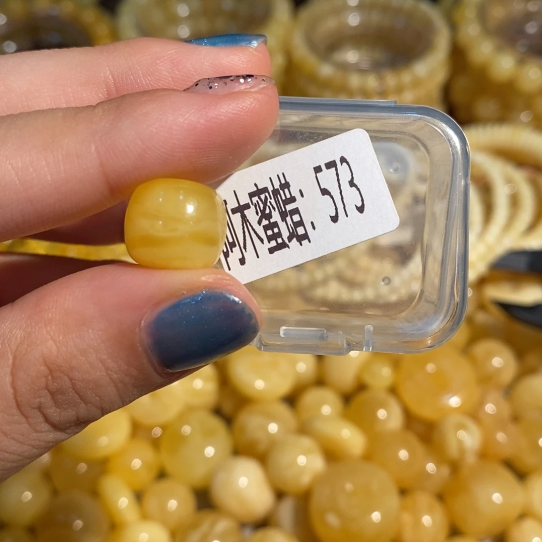 未镶嵌琥珀珠宝奇石573