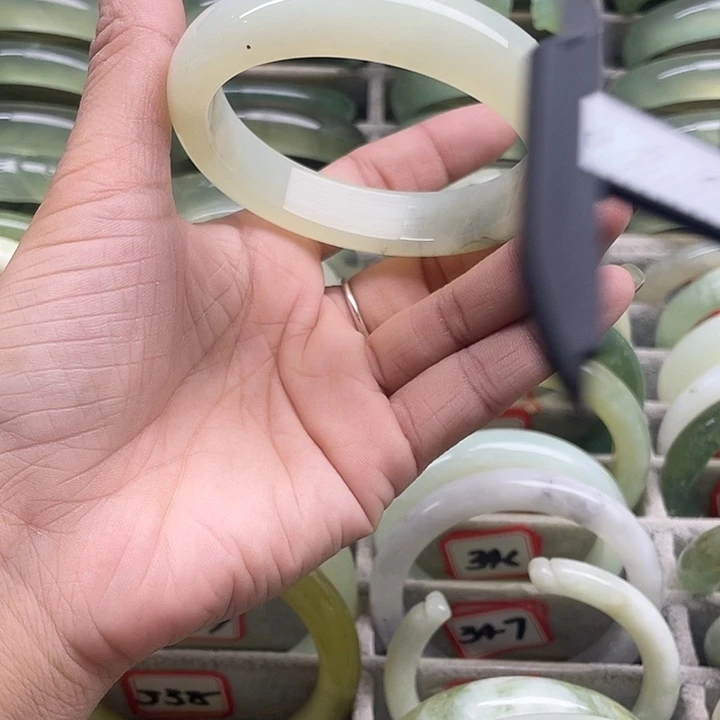 蛇纹石玉未镶嵌手镯339