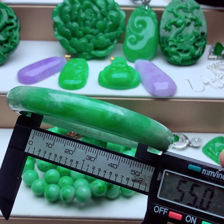 翡翠未镶嵌手镯…．．