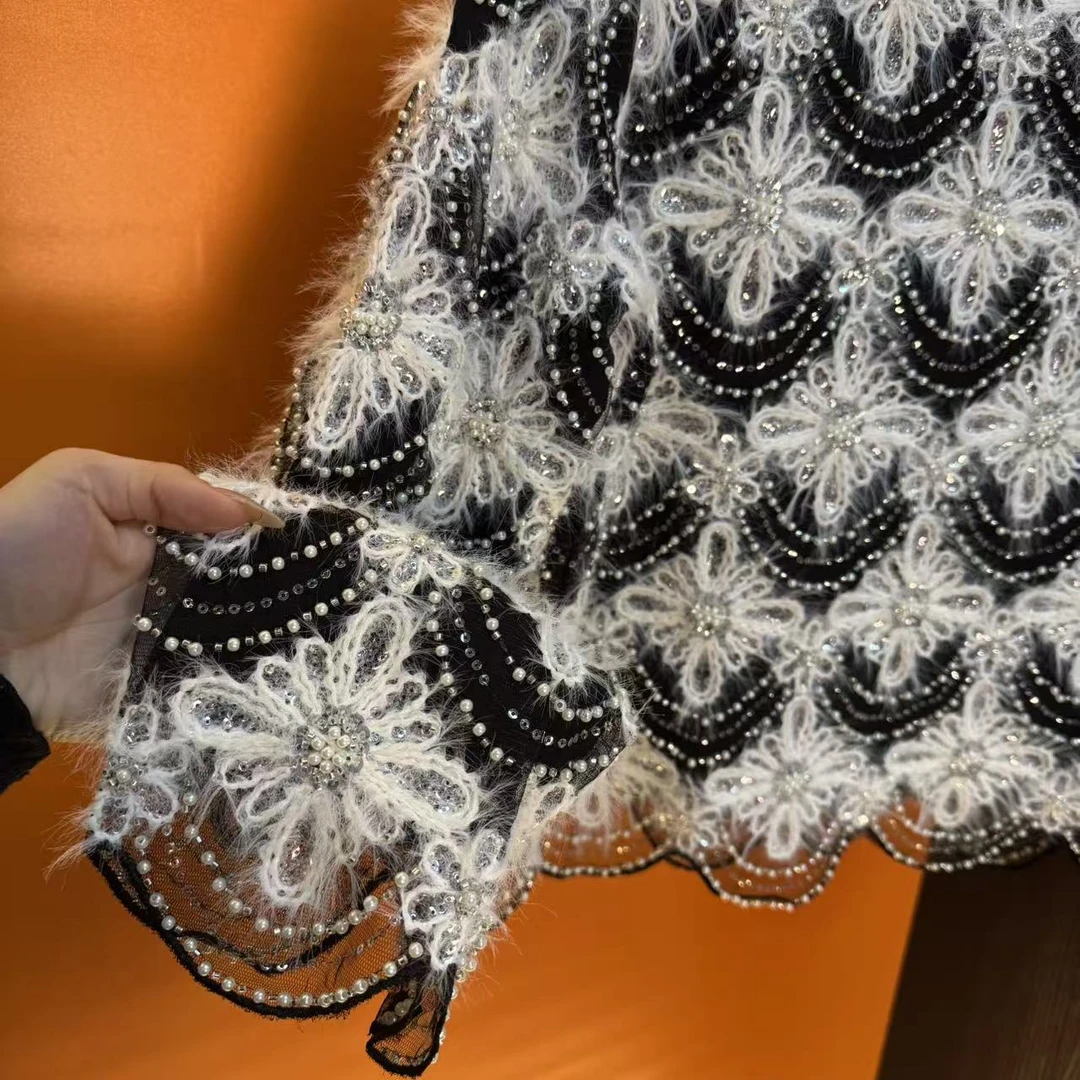 2025秋冬系列时尚欧美花朵圆领钉珠亮片珍珠女奢华修身长袖上衣38