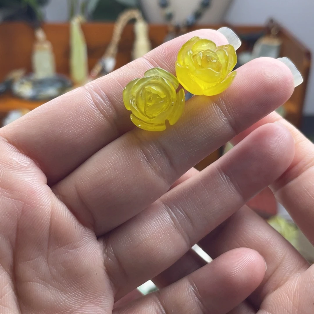 蛇纹石玉未镶嵌耳饰