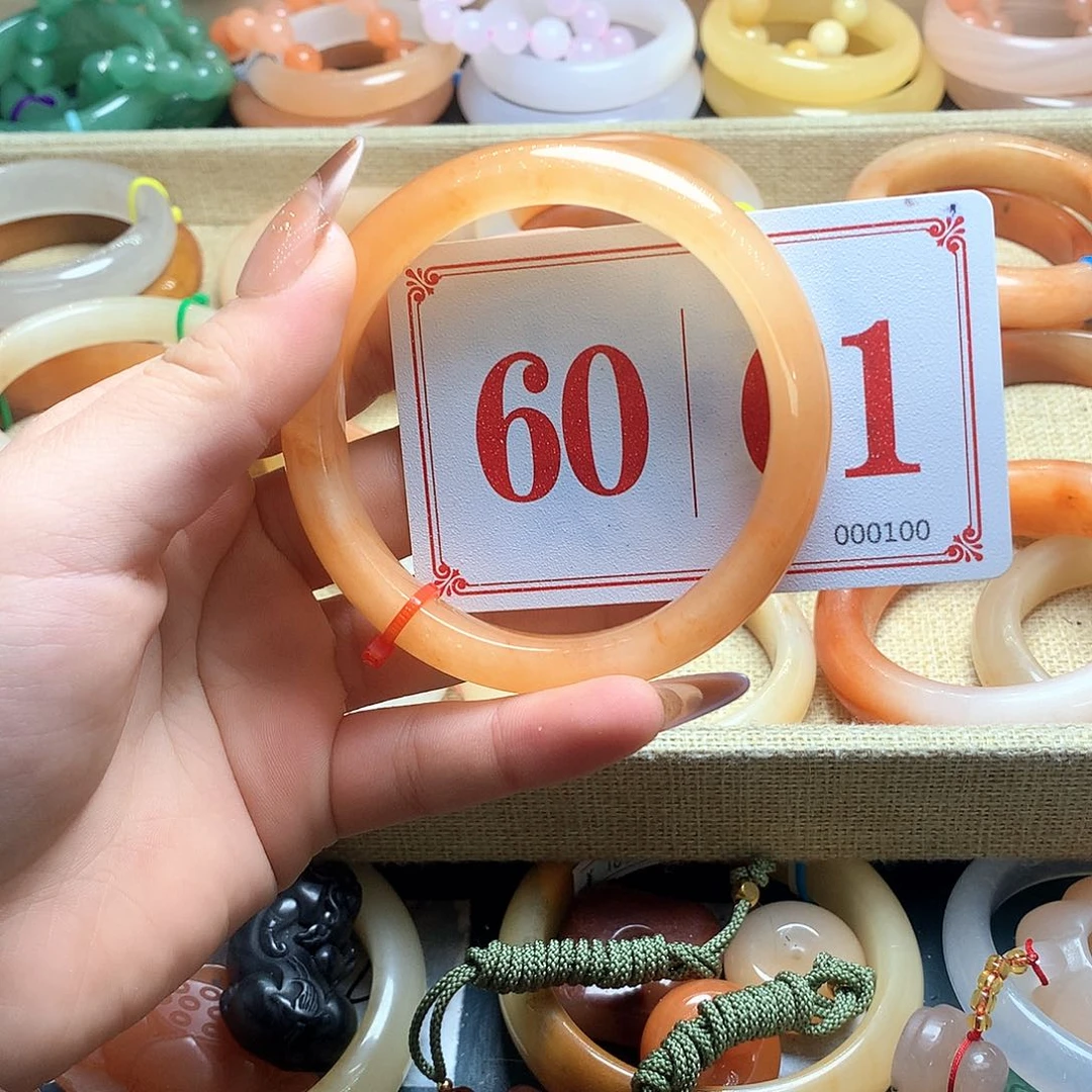 未镶嵌石英质玉（黄龙玉）手镯