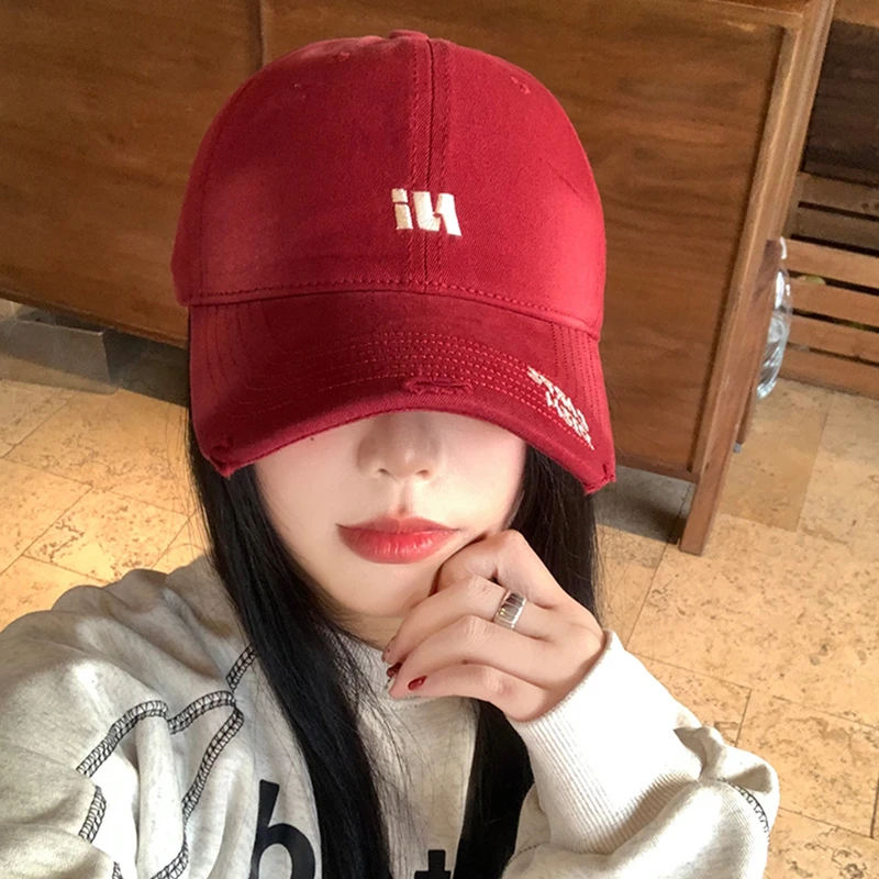 红色字母刺绣棒球帽女韩版百搭大头围鸭舌帽宽帽檐大脸显脸小帽子