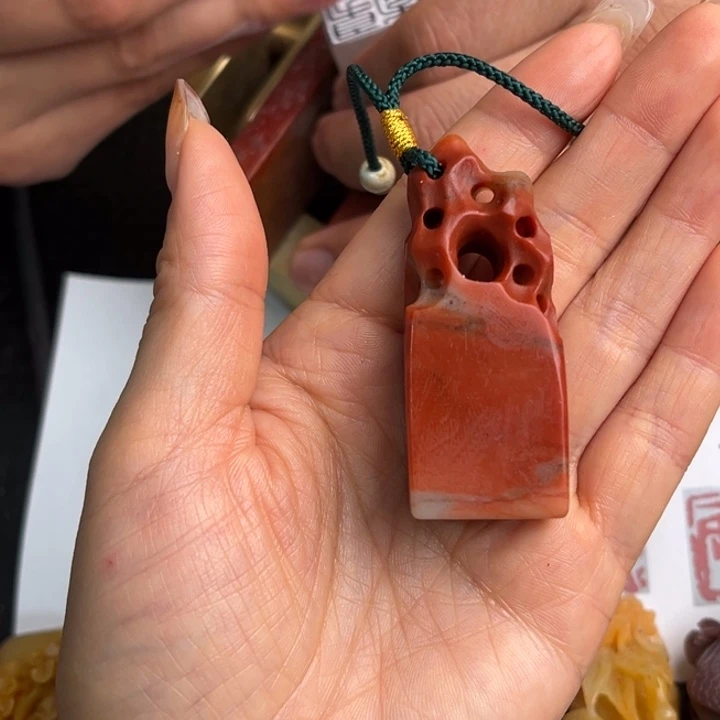 若***缶寿山石印石现场纯手工制作工艺精美