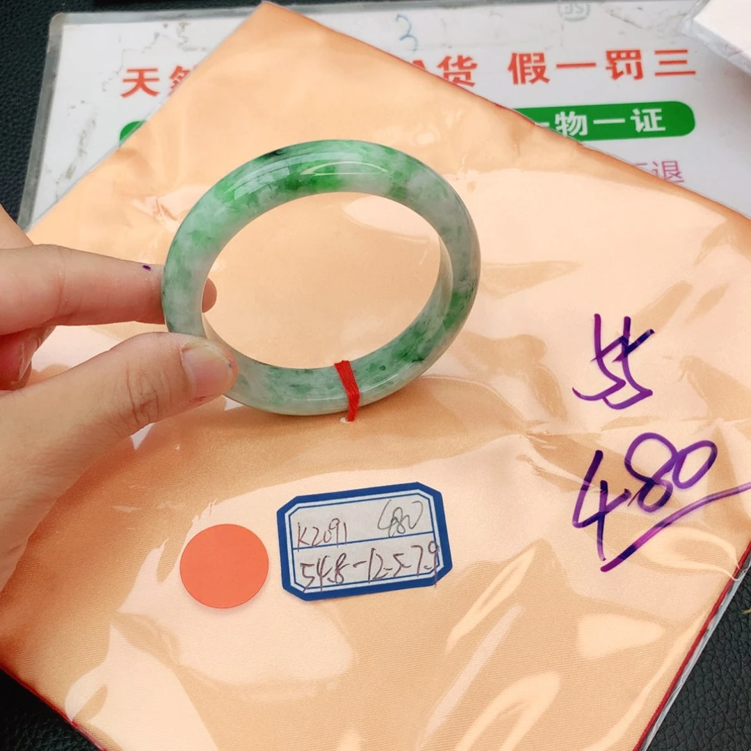 翡翠手镯未镶嵌我