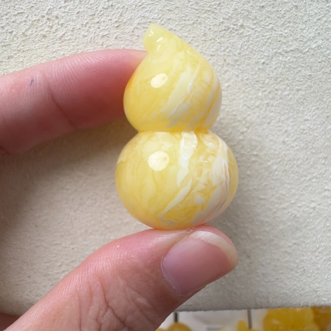 蜜蜡未镶嵌珠宝奇石有瑕疵，超过七天不退不换