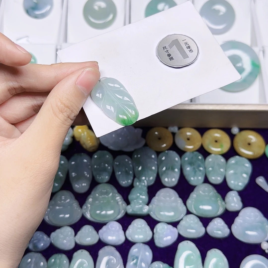 翡翠未镶嵌颈饰fc