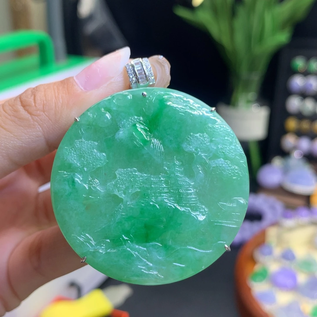 翡翠18K金镶嵌颈饰