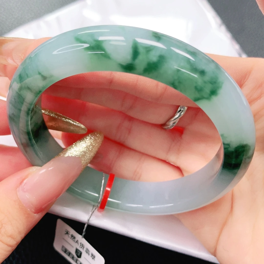 翡翠手镯未镶嵌55圈