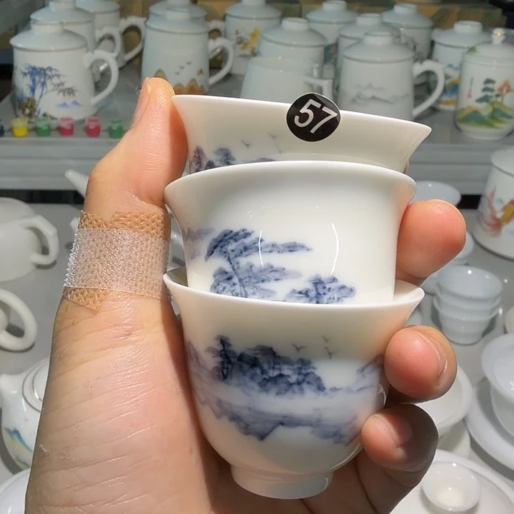 何***埃手绘羊脂玉手绘茶杯微瑕8个57号