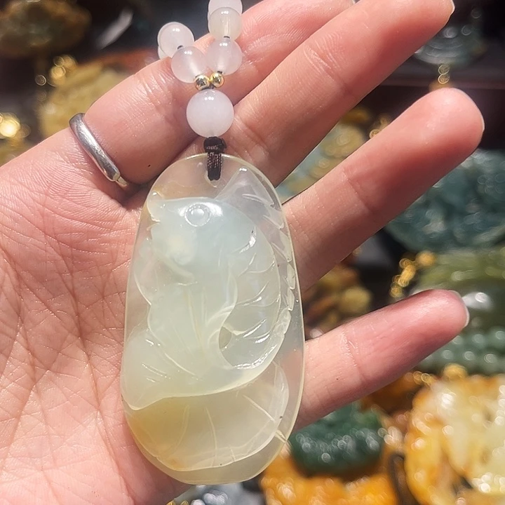 蛇纹石玉未镶嵌颈饰