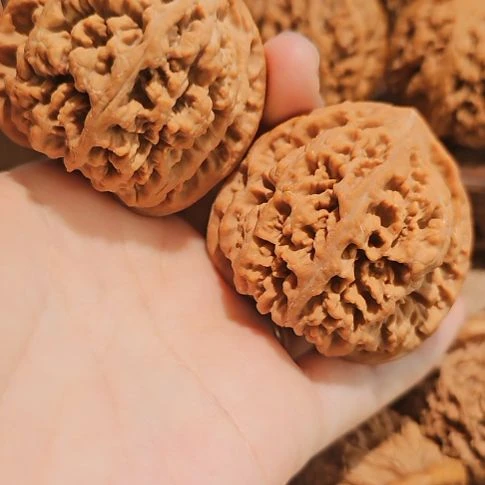 爱***Y文玩核桃吊坠49粗筋